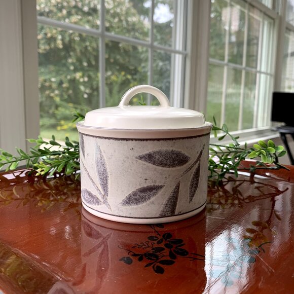 Vtg MIKASA Intaglio Nature's Breeze Gray Bowl with Lid - Picture 2 of 12